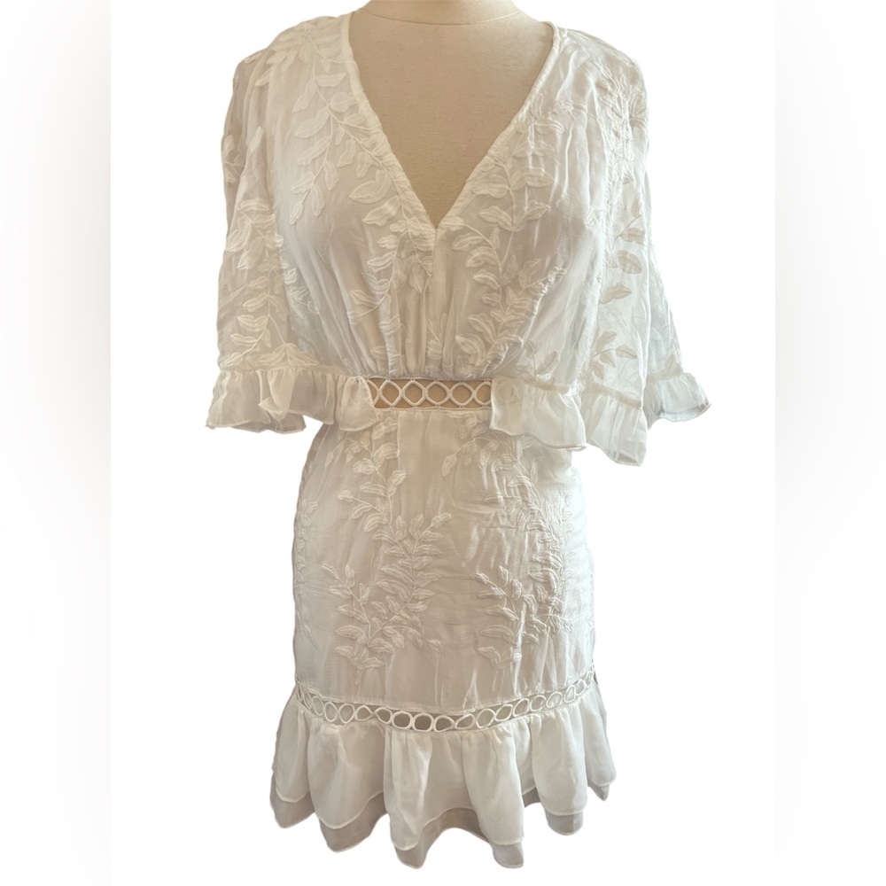 Selfie Leslie Casper Leafy White Embroidered Floral Mini Dress ruffle Sleeves S